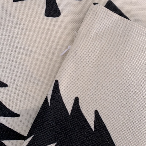 Black and cream cushion cover - Picture 2 of 2